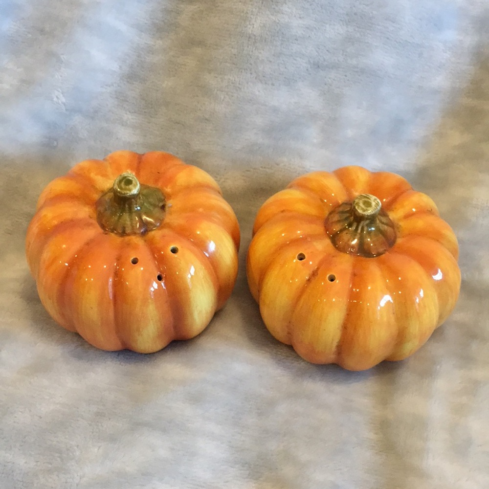 Ceramic Pumpkin Fall Autumn Salt n Pepper Shaker Set NWOT Otagiri Japan 3”x2.5”